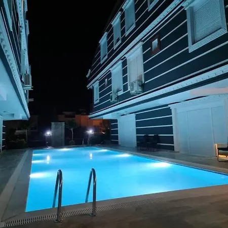 Apartment Avullar Palace Mit Pool In *