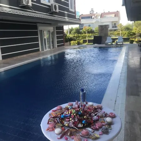 Avullar Palace Mit Pool In Antalya