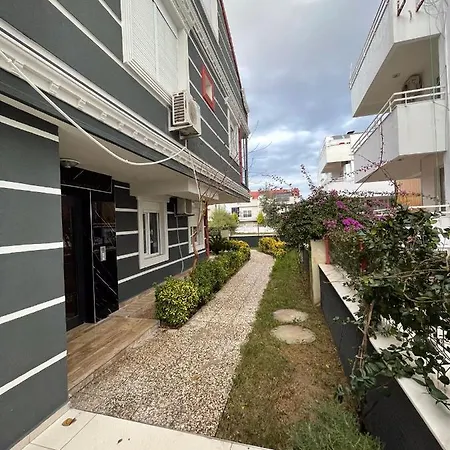 Apartment Avullar Palace Mit Pool In *