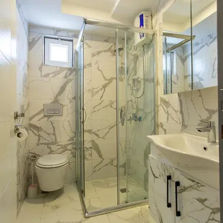 Avullar Palace Mit Pool In Apartment *