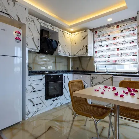 Avullar Palace Mit Pool In Apartment *