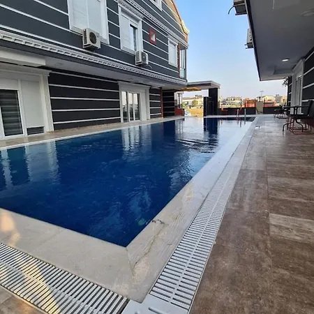 Avullar Palace Mit Pool In 아파트